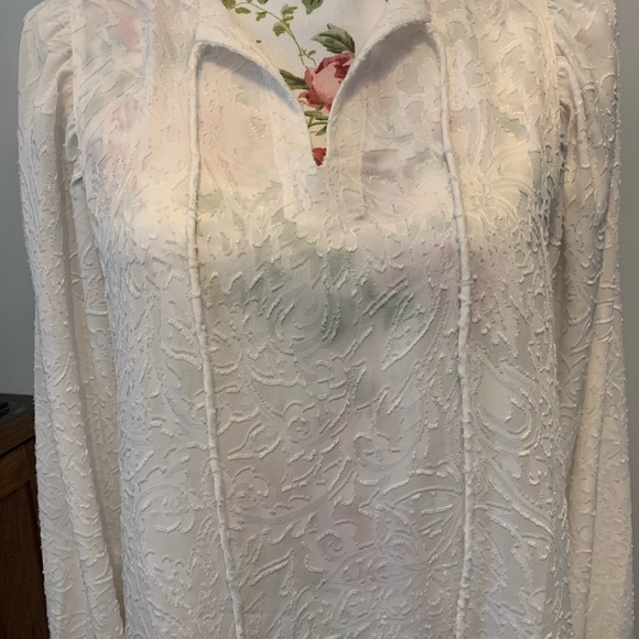 Gorgeous Loft off white shirt - Picture 3 of 9